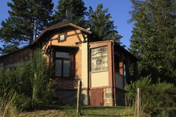 West- und Südseite vorher.